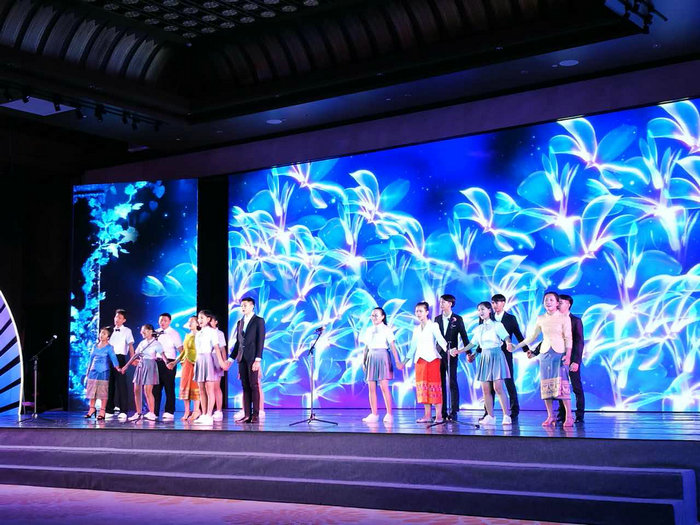 我校老挝国际学生在表演《占芭花》节目.jpg