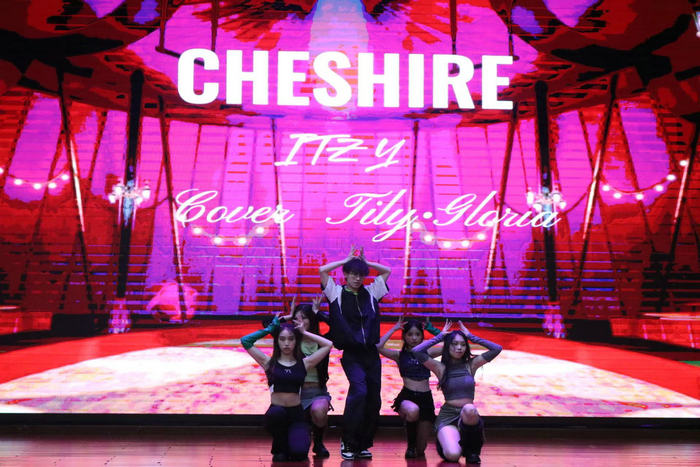 开场舞《Cheshire》.jpg