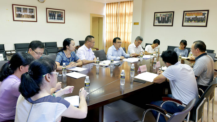 国际教育学院陈江副院长正在做报告.jpg