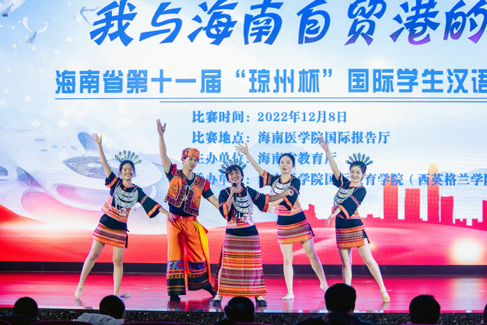 爱丽同学演唱歌曲《请到天涯海角来》.jpg