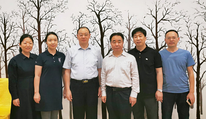 1603782244379998.jpg 副校长李森、党委委员高文财会见李泉教授.jpg