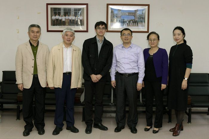 三亚学院人文与传媒学院代表团与我院领导合影.jpg