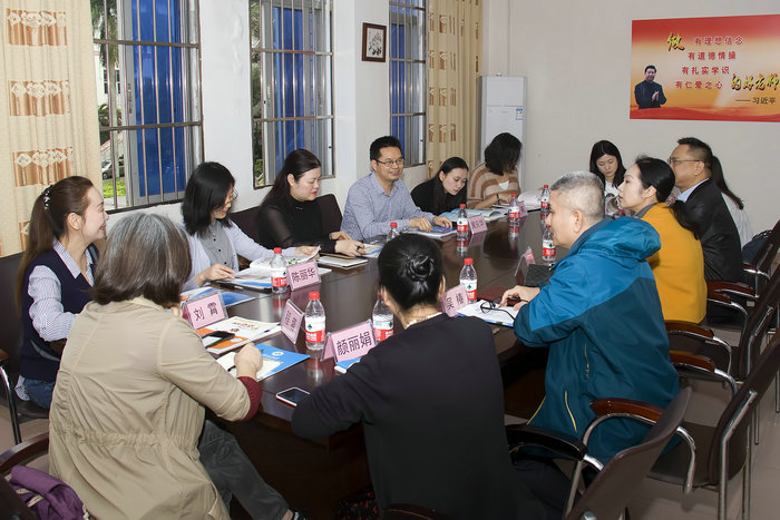 西南大学经济管理学院黄庆华副院长询问我院相关情况.jpg