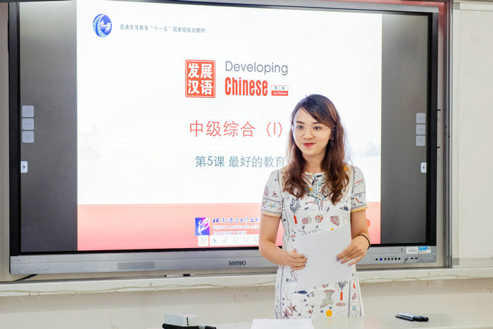 1622429823950786.jpg 王子君老师在讲课.jpg