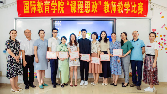 1622429848108544.jpg 合影留念.jpg