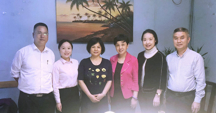 我校党委书记李红梅亲切接见郭骄阳处长.jpg