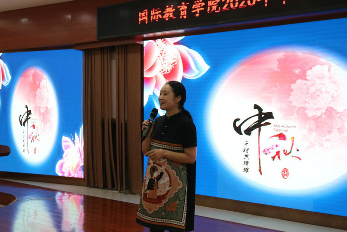柴俊星副院长向全体新生致辞.jpg