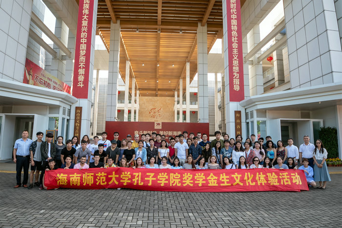 1571111424699749.jpg 我院组织优秀留学生开展文化体验活动.jpg