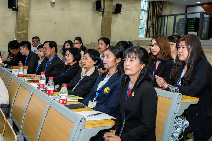 1571383454857548.jpg 来自泰国和尼泊尔的20名校长及管理教师参加开班典礼.jpg