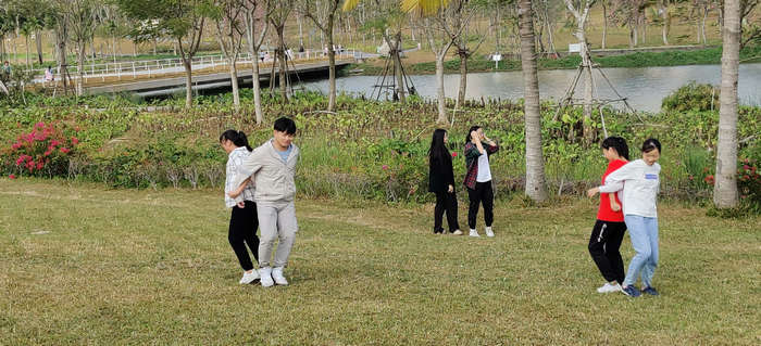 1576546385660345.jpg 背夹气球游戏进行中.jpg