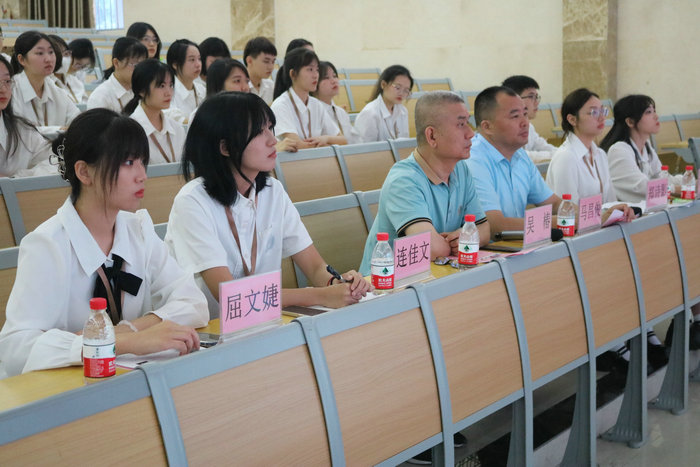 第八届学生干部换届表彰大会现场.jpg