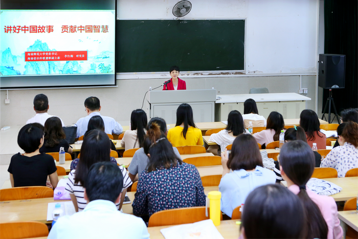 我校李红梅书记为2018年赴泰志愿者做专题讲座.png