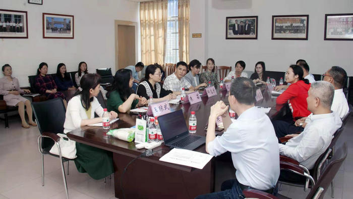 1615542246765147.jpg 琼台师范学院文学院老师咨询问题.jpg