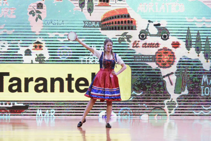 安娜表演意大利舞.jpg
